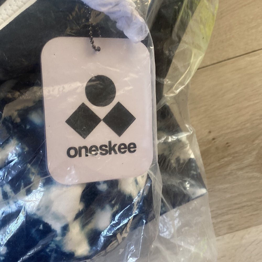 ONESKEE Women's Blue Tie Dye Original Pro Snow Suit Small Long NWT in packaging - Picture 9 of 10